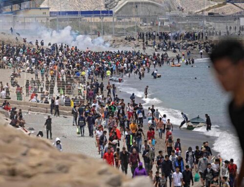 Ante la invasión marroquí de CeutaLOS INMIGRANTES MARROQUÍES DEBEN VOLVER A SU PAÍS